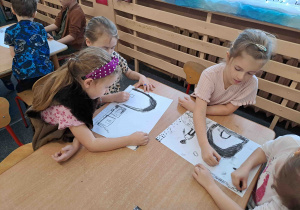 Prace plastyczne - rysowanie węglem