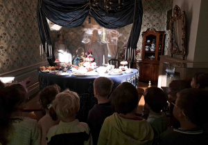 Zwiedzamy muzeum i podziwiamy eksponaty