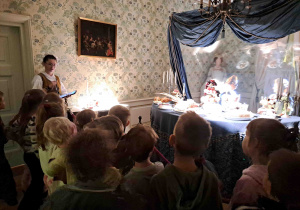 Zwiedzamy muzeum i podziwiamy eksponaty