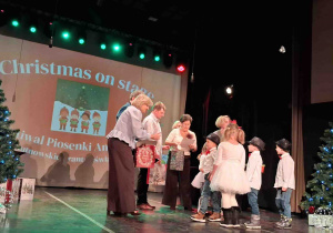 Wręczanie nagród i pamiątkowych dyplomów