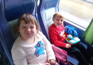 Dzieci uśmiechają się