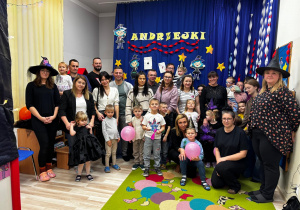 Wspólne zdjęcie z rodzicami i z dziećmi