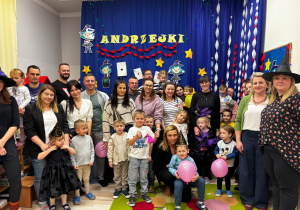 Wspólne zdjęcie z rodzicami i z dziećmi