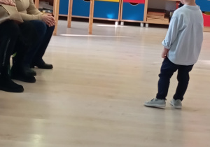 Chłopiec mówi wiersz