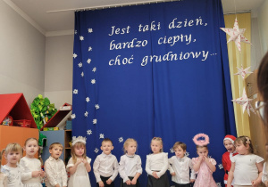 Dzieci czekają na występ