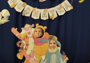 Chłopcy pozują do zdjęcia