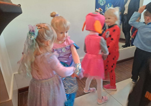 Karnawałowa zabawa w klimacie morskich fal