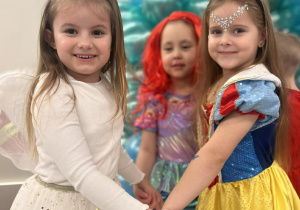 Karnawałowa zabawa w klimacie morskich fal