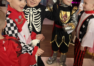 Karnawałowa zabawa w klimacie morskich fal