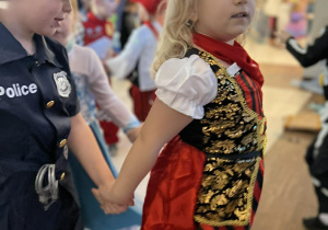 Karnawałowa zabawa w klimacie morskich fal