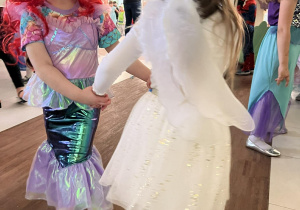 Karnawałowa zabawa w klimacie morskich fal