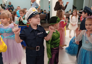 Karnawałowa zabawa w klimacie morskich fal