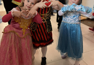 Karnawałowa zabawa w klimacie morskich fal