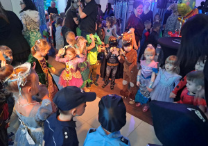 Karnawałowa zabawa w klimacie morskich fal