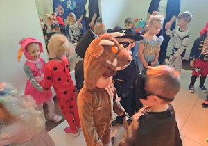 Karnawałowa zabawa w klimacie morskich fal