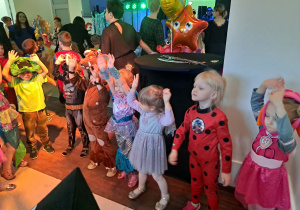 Karnawałowa zabawa w klimacie morskich fal