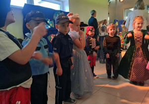 Karnawałowa zabawa w klimacie morskich fal