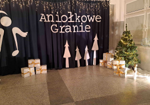 Dekoracja i scena przygotowana do koncertu