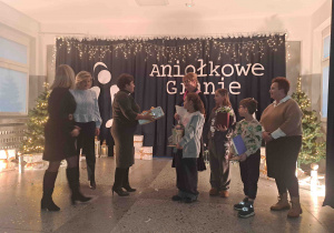 Przemówienia, podziękowania i przekazanie darów