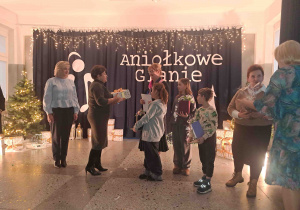 Przemówienia, podziękowania i przekazanie darów