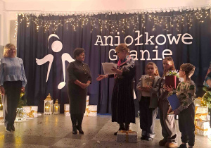 Przemówienia, podziękowania i przekazanie darów