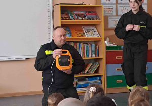 Prezentacja defibrylatora AED