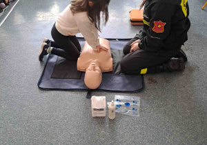 Praktyczne ćwiczenia z przeprowadzania reanimacji