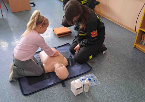 Praktyczne ćwiczenia z przeprowadzania reanimacji