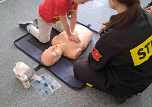 Praktyczne ćwiczenia z przeprowadzania reanimacji