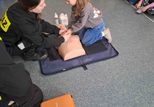 Praktyczne ćwiczenia z przeprowadzania reanimacji