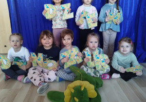 Niezabudki pozują do wspólnego zdjęcia