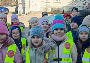Dzieci oglądają Urząd Stanu Cywilnego