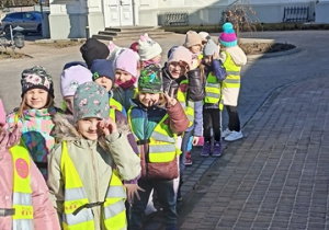 Dzieci oglądają Urząd Stanu Cywilnego