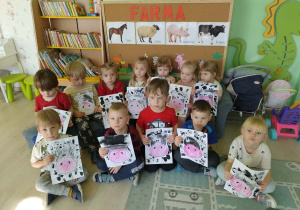 Wspólne zdjęcia prac plastycznych - krówka