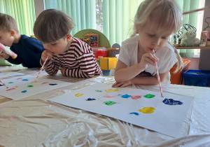 Kreatywne malowanie słomkami