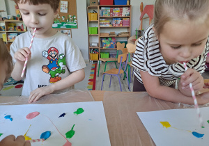 Kreatywne malowanie słomkami