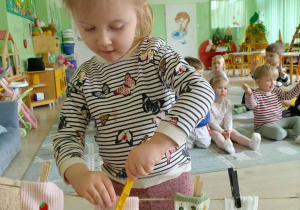 Rozwieszanie prania - skarpetek