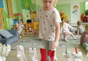 Rozwieszanie prania - skarpetek