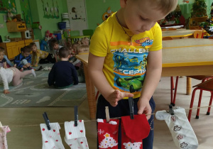 Wieszanie prania - skarpetki