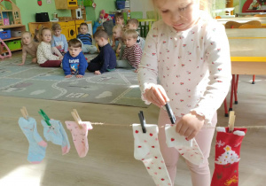 Wieszanie prania - skarpetki