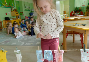 Wieszanie prania - skarpetki