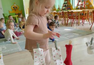 Wieszanie prania - skarpetki