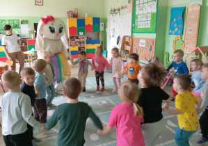 Zajączek zaprasza do wspólnego tańca