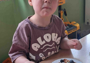 Dzieci smakują gofry