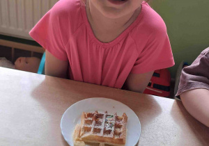 Dzieci smakują gofry