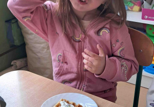 Dzieci smakują gofry