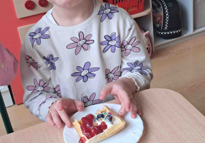 Dzieci smakują gofry