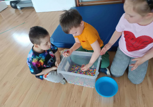 Poznajemy świat wszystkimi zmysłami!