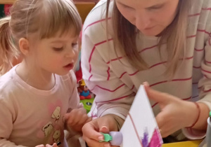 Wspólne tworzenie kartek Wielkanocnych