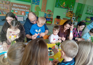 Wspólne tworzenie kartek Wielkanocnych